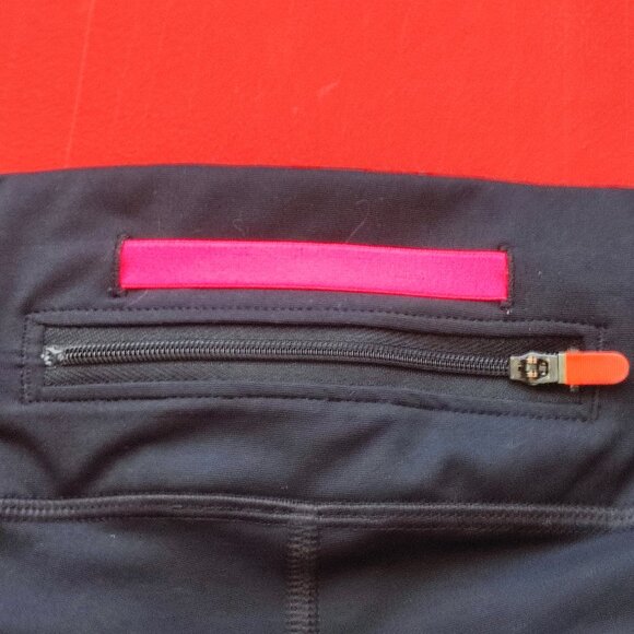 Under Armour She's A Fighter support cancer high rise cropped leggings women's - Picture 7 of 7